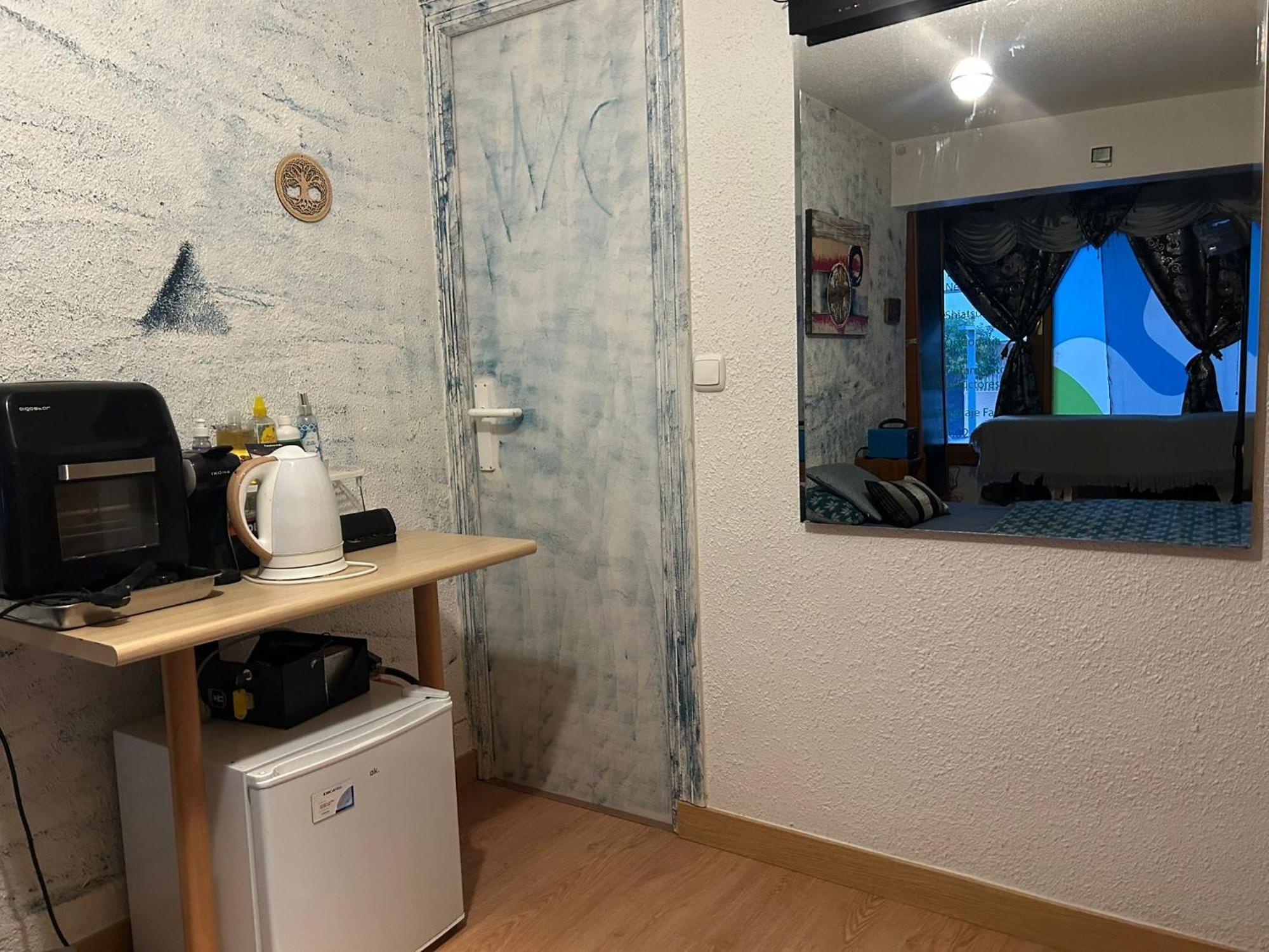 En Apartment *